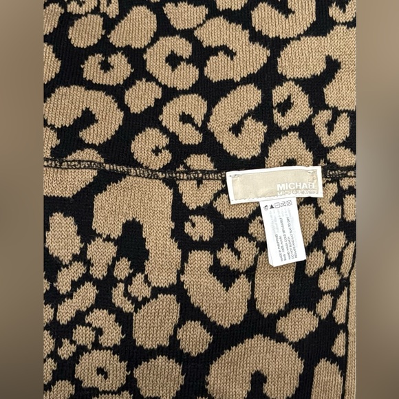 Michae Kors leop print infinity scarf - Picture 5 of 5